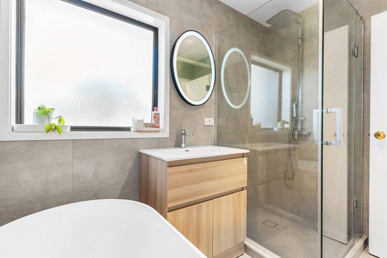 Photo of property in 2/13 Pinewood Grove, Botany Downs, Auckland, 2010