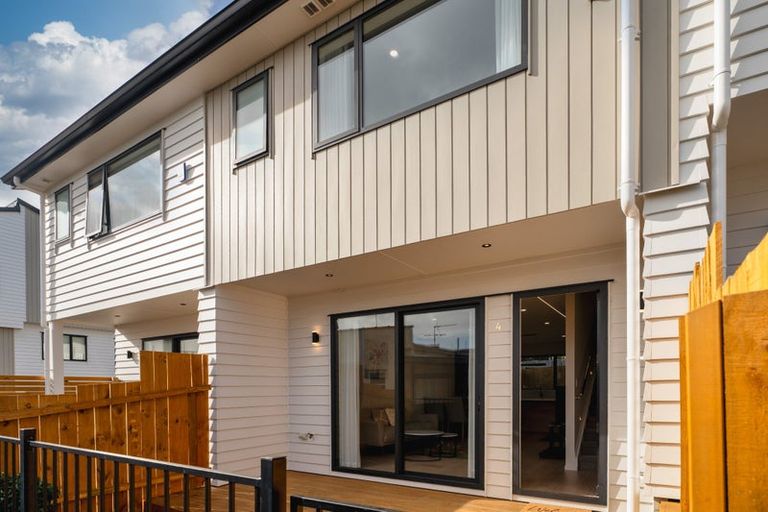 Photo of property in 4/16 Binsted Road, New Lynn, Auckland, 0600