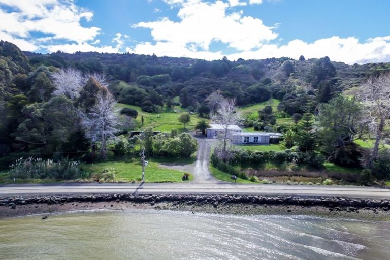 Photo of property in 100 Motukaraka Point Road, Kohukohu, 0491