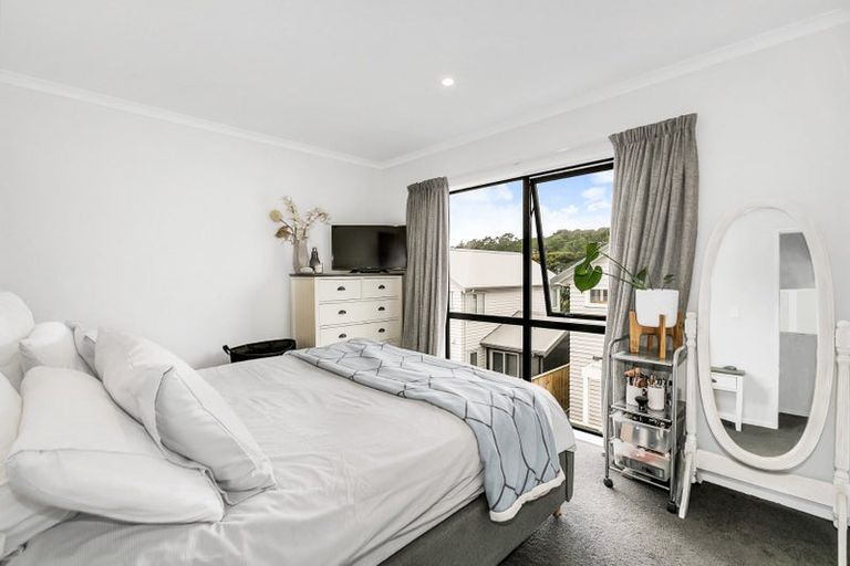 Photo of property in 18 Waimoana Close, Massey, Auckland, 0614