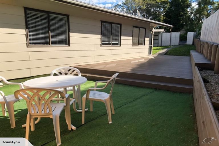 Photo of property in 2/95 Hobsonville Road, West Harbour, Auckland, 0618