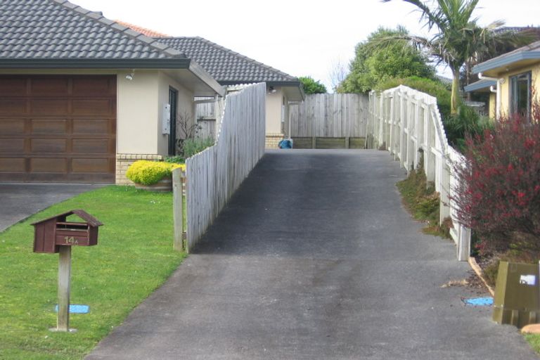 Photo of property in 14 Monivea Place, East Tamaki Heights, Auckland, 2016