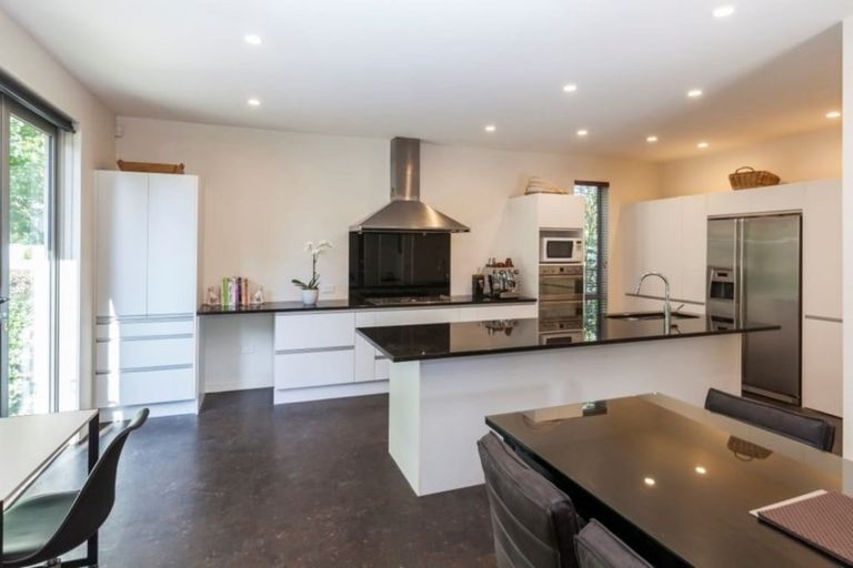 Photo of property in 1 Medbury Terrace, Fendalton, Christchurch, 8041