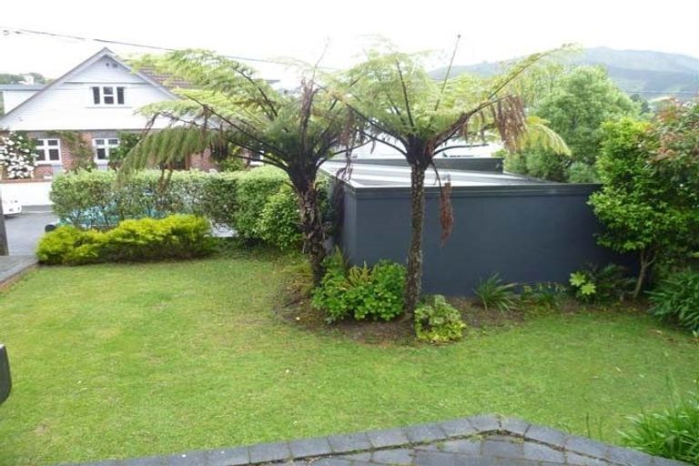 Photo of property in 61 Creswick Terrace, Northland, Wellington, 6012