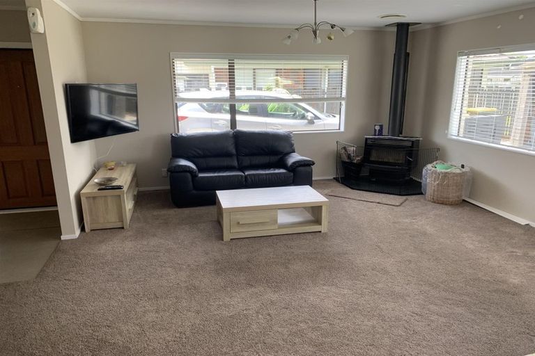 Photo of property in 22 Sturges Road, Henderson, Auckland, 0612