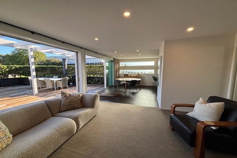 Photo of property in 242 Papamoa Beach Road, Papamoa Beach, Papamoa, 3118