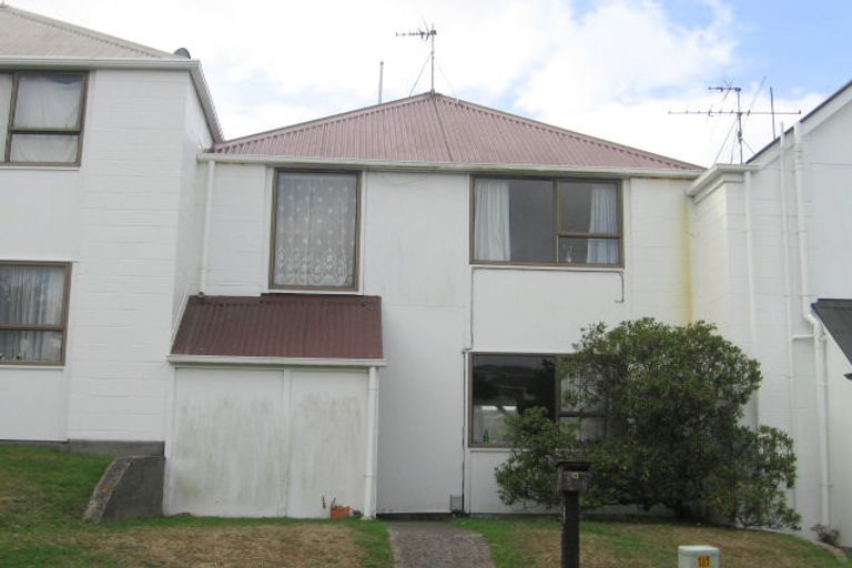 Photo of property in 136 Akaroa Drive, Maupuia, Wellington, 6022