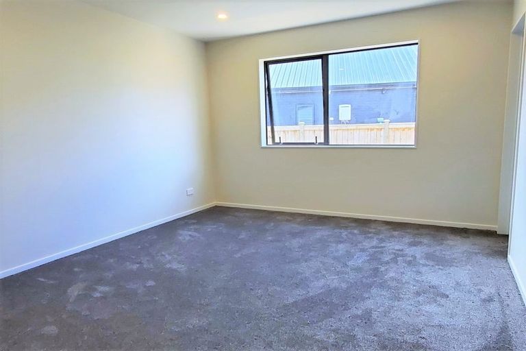 Photo of property in 16b Kaimai Avenue, Massey, Auckland, 0614