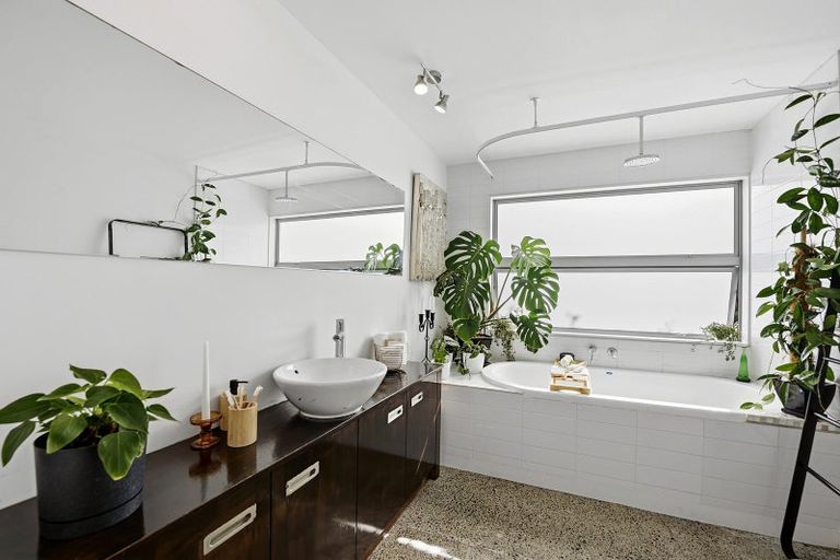 Photo of property in 1/149 Eskdale Road, Birkdale, Auckland, 0626