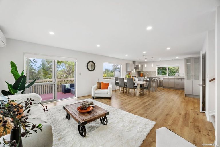 Photo of property in 2/63 Pupuke Road, Birkenhead, Auckland, 0627