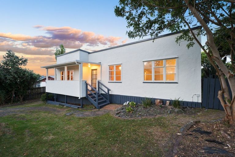 Photo of property in 17 Posa Avenue, Henderson, Auckland, 0612