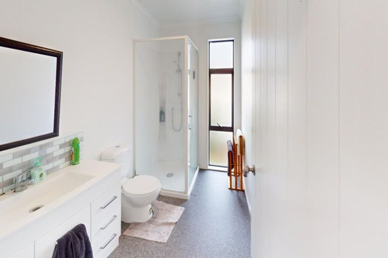 Photo of property in 50 Exeter Crescent, Takaro, Palmerston North, 4412