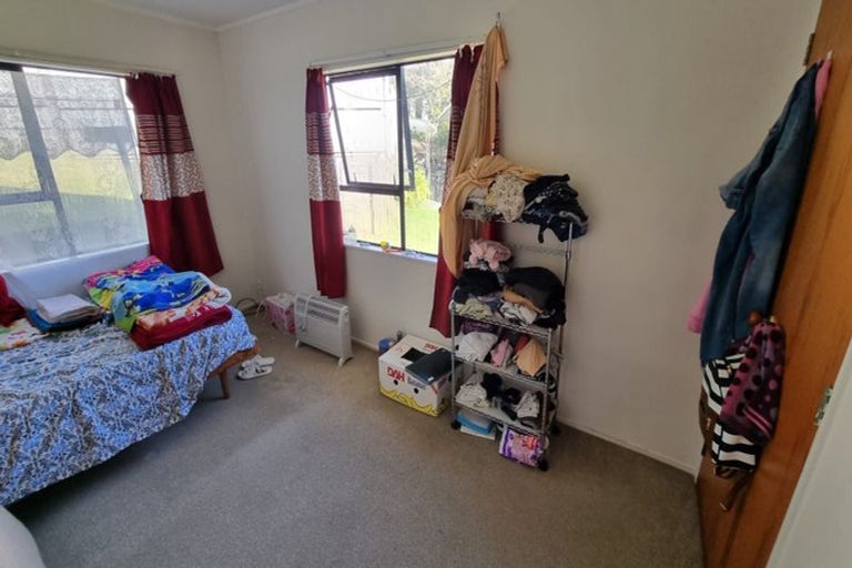 Photo of property in 1/69 Trias Road, Totara Vale, Auckland, 0629