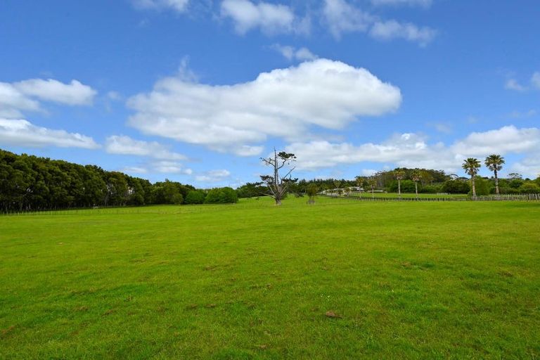 Photo of property in 945 Kahikatea Flat Road, Waitoki, Kaukapakapa, 0871