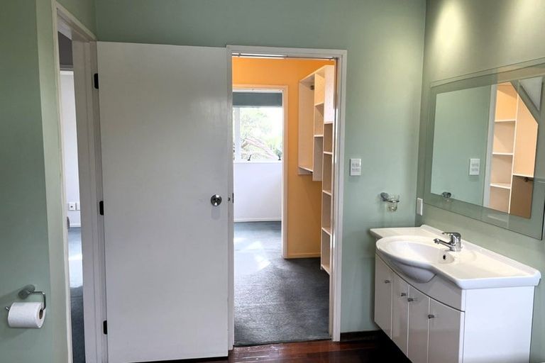 Photo of property in 106 Sturges Road, Henderson, Auckland, 0612