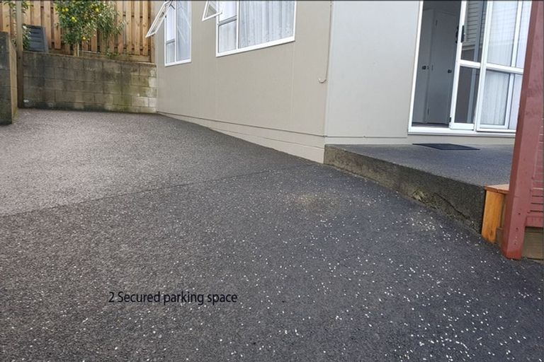 Photo of property in 1/19 Hauraki Crescent, Pinehill, Auckland, 0632