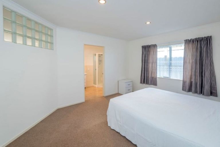 Photo of property in 4 Barry Curtis Place, Levin, 5510