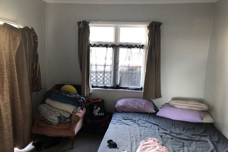 Photo of property in 56 Pioneer Road, Moturoa, New Plymouth, 4310