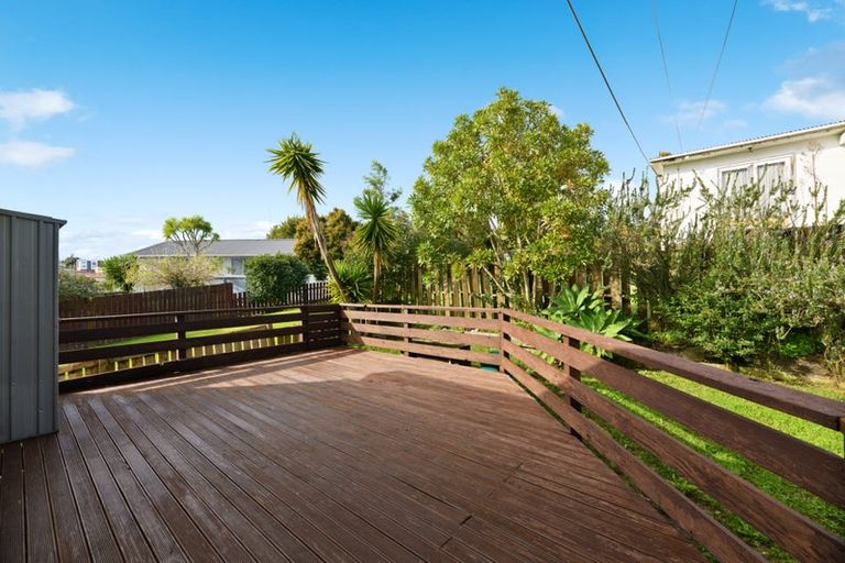 Photo of property in 2/33 Lavelle Road, Henderson, Auckland, 0612