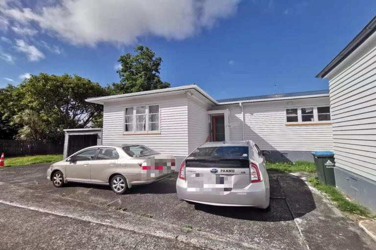 Photo of property in 3/2090 Great North Road, Avondale, Auckland, 0600