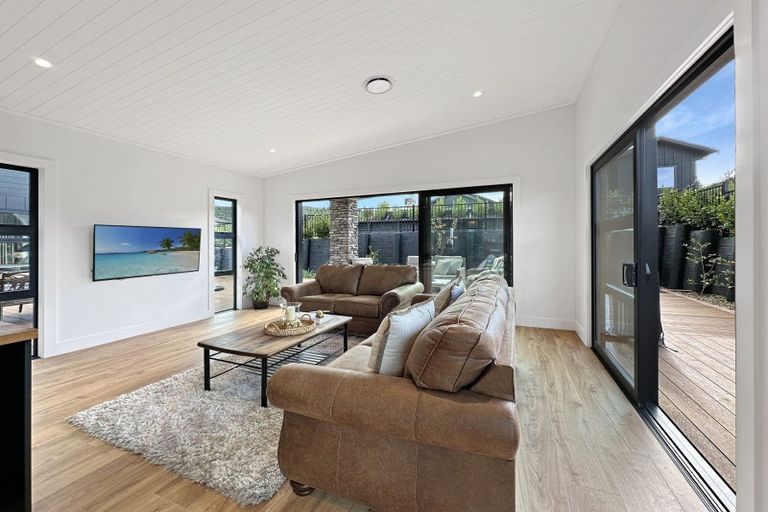 Photo of property in 8 Broadleaf Way, Kinloch, Taupo, 3377