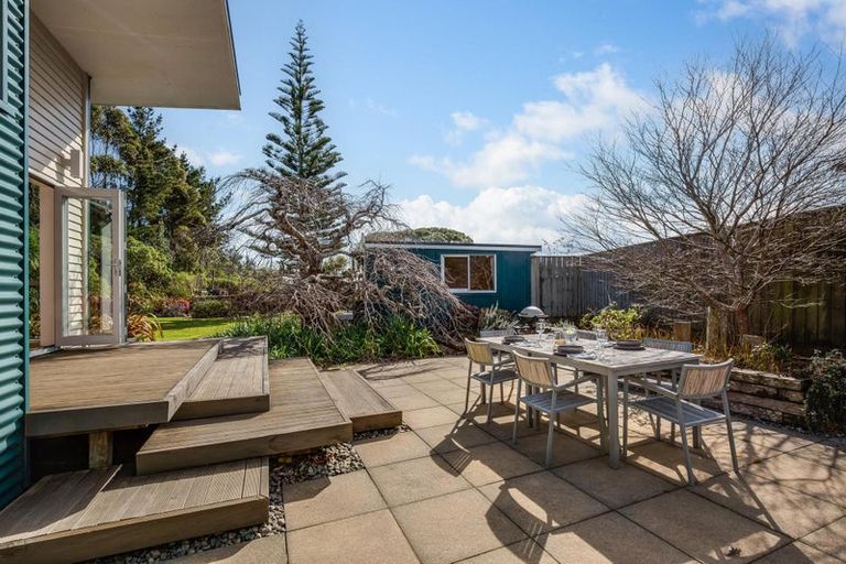 Photo of property in 21 Paekakariki Hill Road, Pauatahanui, Porirua, 5381