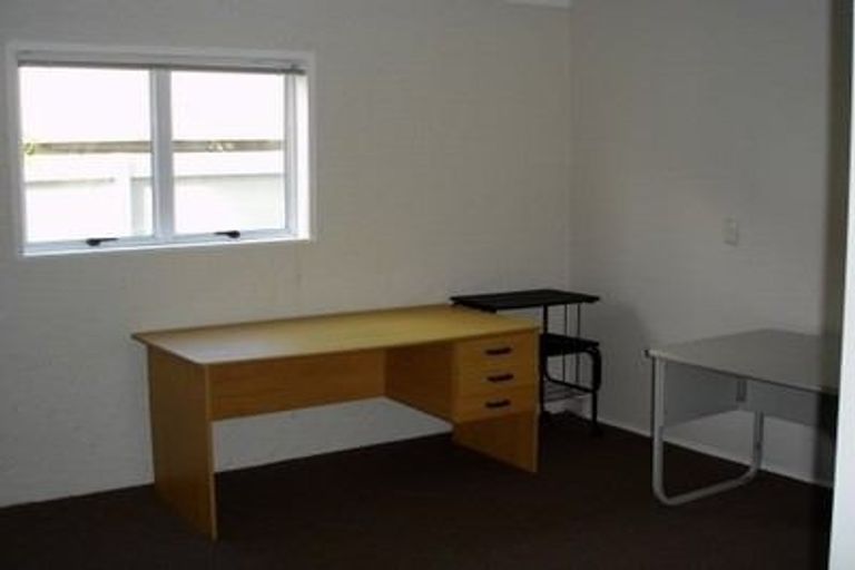 Photo of property in 1/4 Midway Avenue, Castor Bay, Auckland, 0620