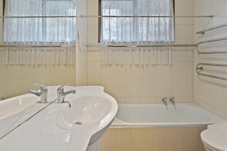 Photo of property in 20 Linwood Avenue, Forrest Hill, Auckland, 0620