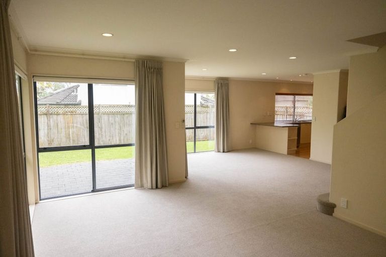 Photo of property in 45d Redoubt Road, Goodwood Heights, Auckland, 2105