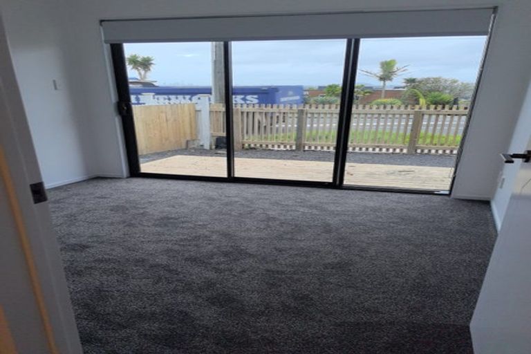 Photo of property in 14d Elcoat Avenue, Te Atatu South, Auckland, 0610