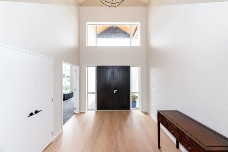 Photo of property in 10 Walter Ruddock Avenue, Kumeu, 0810