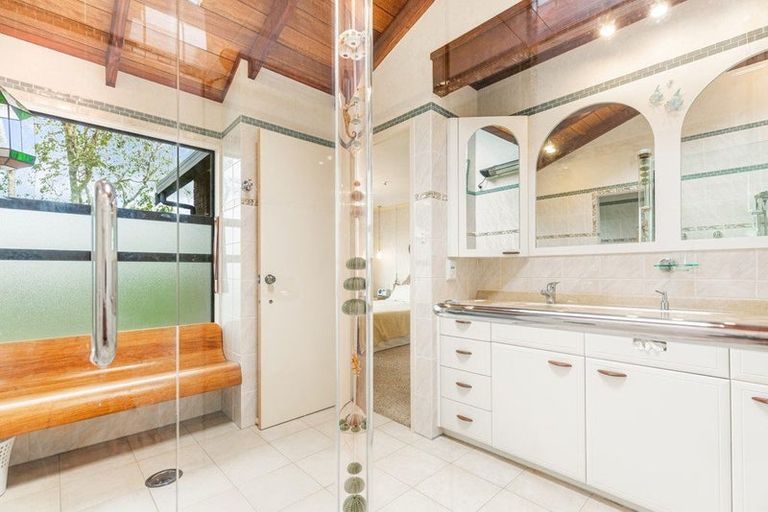 Photo of property in 5 Clearwater Cove, West Harbour, Auckland, 0618