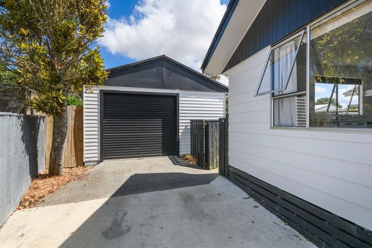 Photo of property in 24 Fergusson Street, Marton, 4710