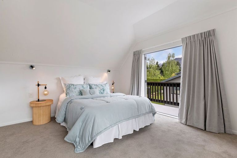 Photo of property in 7 Kelvin Place, Kelvin Heights, Queenstown, 9300