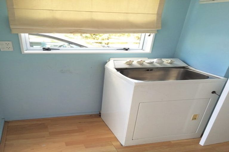 Photo of property in 2/50 Chartwell Avenue, Glenfield, Auckland, 0629