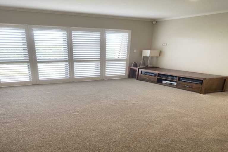 Photo of property in 2 Ellivani Rise, Pukekohe, 2120