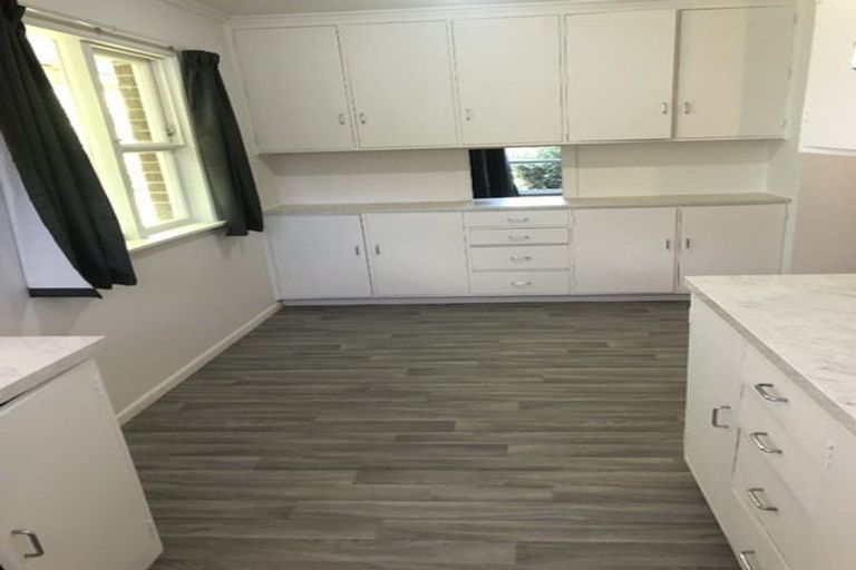 Photo of property in 1/68 Titirangi Road, New Lynn, Auckland, 0600