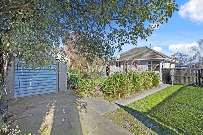 Photo of property in 2 Eglinton Street, Avondale, Christchurch, 8061