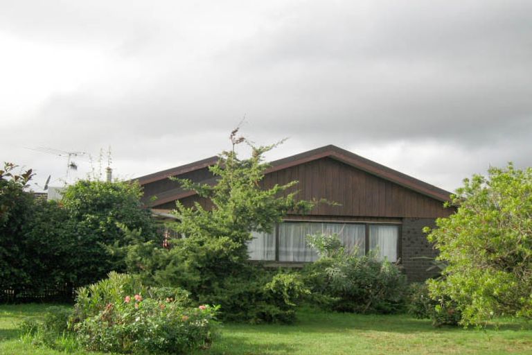 Photo of property in 2 Oakwood Grove, Paraparaumu Beach, Paraparaumu, 5032