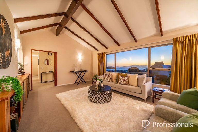 Photo of property in 14 Hibiscus Grove, Maungaraki, Lower Hutt, 5010