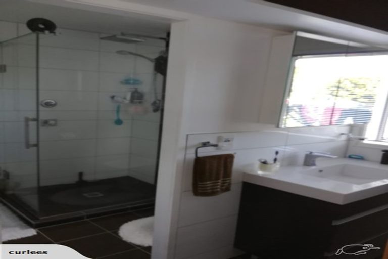 Photo of property in 42 Lynbrooke Avenue, Blockhouse Bay, Auckland, 0600