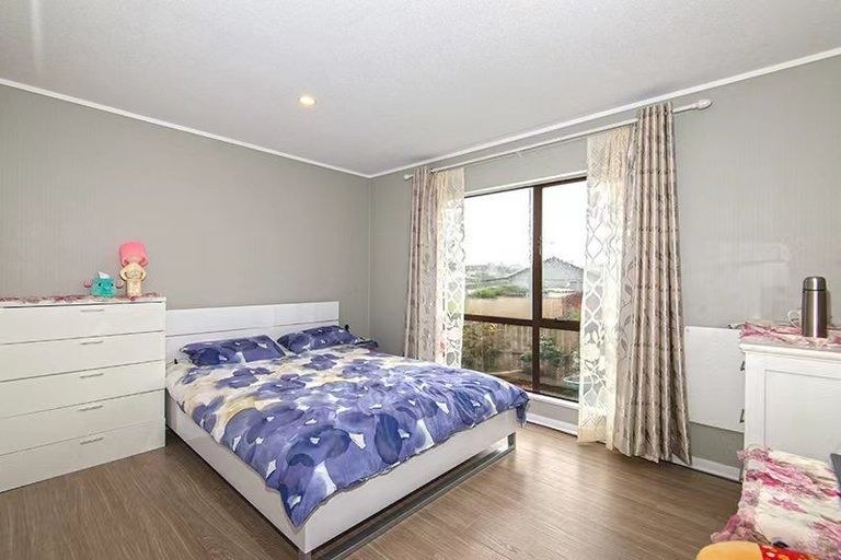 Photo of property in 8 De Quincey Terrace, Highland Park, Auckland, 2010