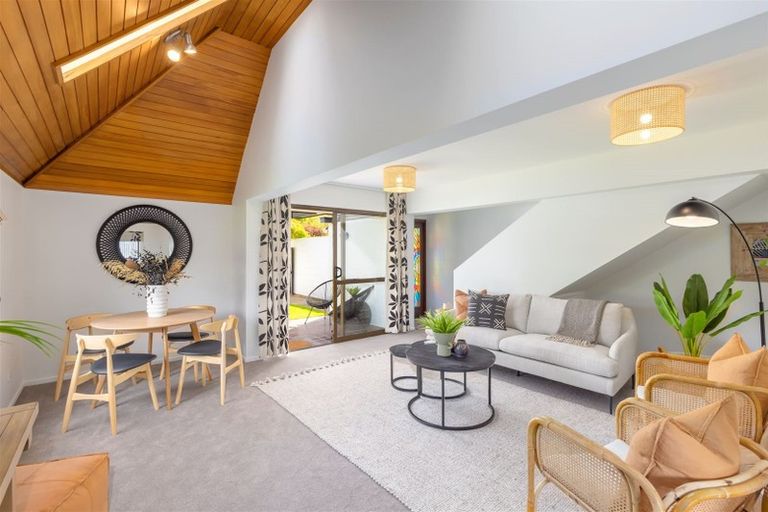 Photo of property in 92a Aikmans Road, Merivale, Christchurch, 8014