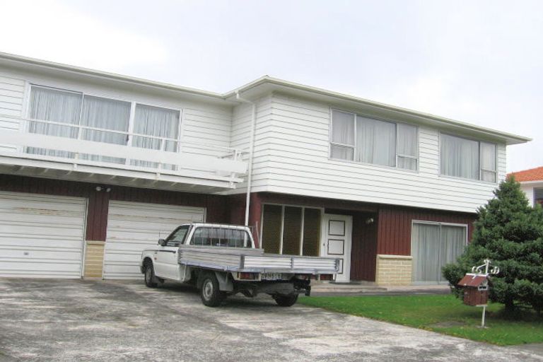 Photo of property in 6 Mckeefry Grove, Tawa, Wellington, 5028