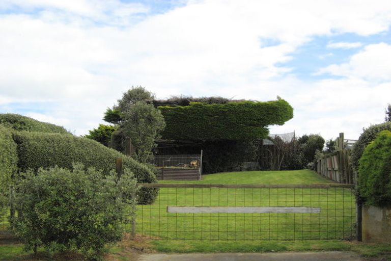 Photo of property in 25 Sarah Street, Waikawa Beach, Manakau, 5573