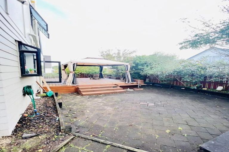 Photo of property in 2/86 Aviemore Drive, Highland Park, Auckland, 2010