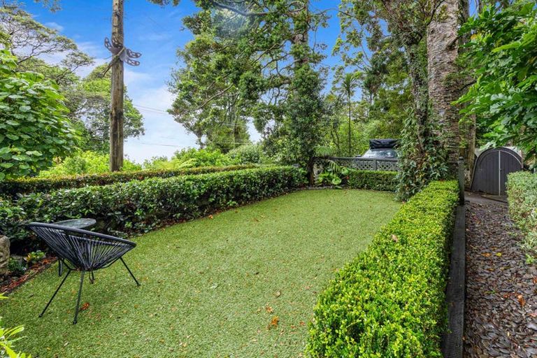 Photo of property in 9 Otitori Bay Road, Titirangi, Auckland, 0604