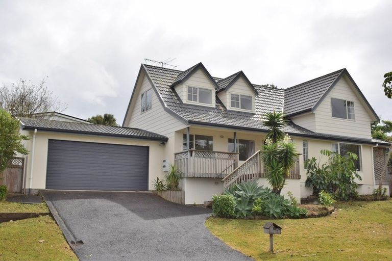 Photo of property in 13 Noel Williams Place, Windsor Park, Auckland, 0630