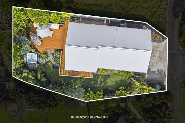 Photo of property in 1/26 Nor'east Drive, Northcross, Auckland, 0632
