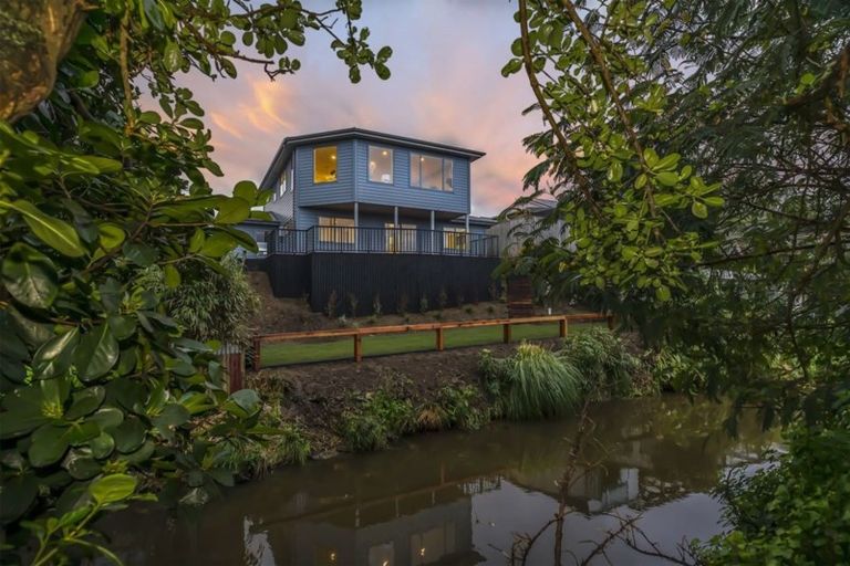 Photo of property in 87 Saint Andrews Road, Plimmerton, Porirua, 5026